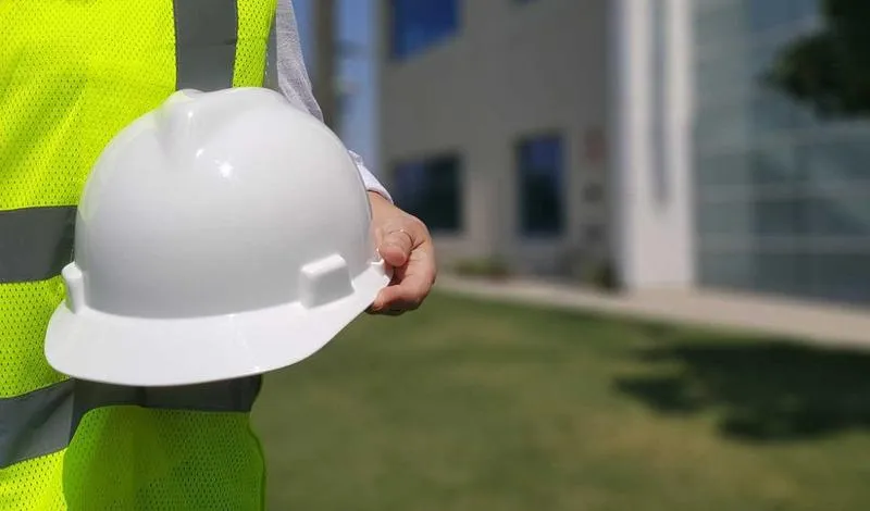 Jak wybrać idealnego kierownika budowy przy budowie domu?
