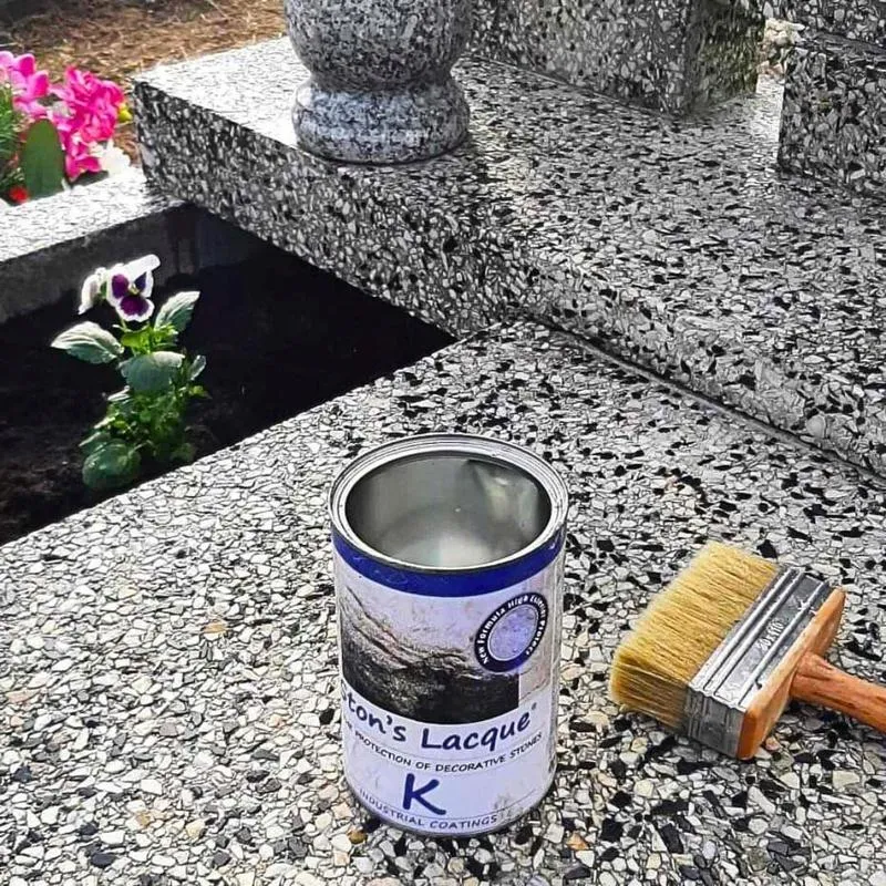 Jaką farbę wybrać do malowania liter na pomniku? Praktyczne porady i wskazówki