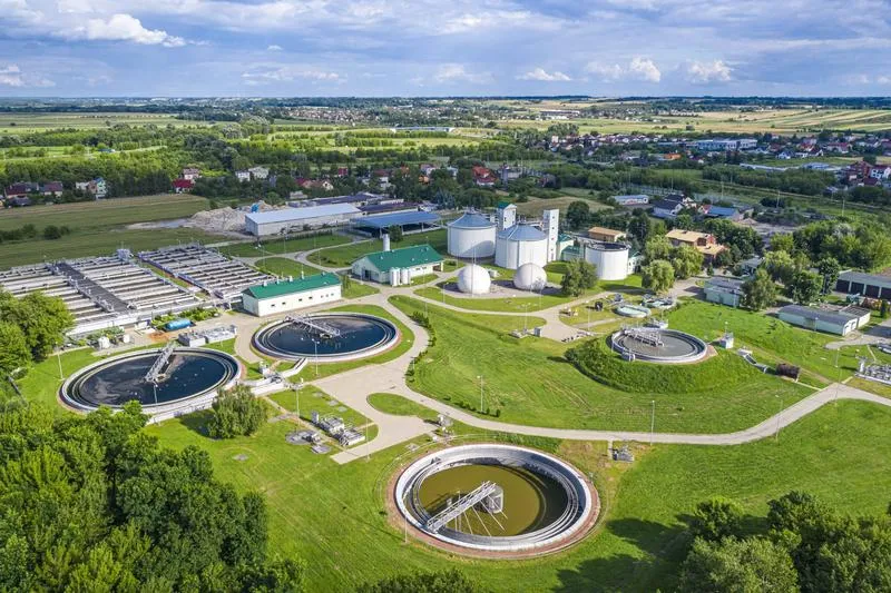 Jakie są realne koszty budowy przydomowej oczyszczalni ścieków?