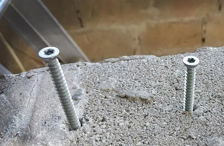 Najlepsze kołki do legarów – jakie wybrać, aby zapewnić trwałość konstrukcji?