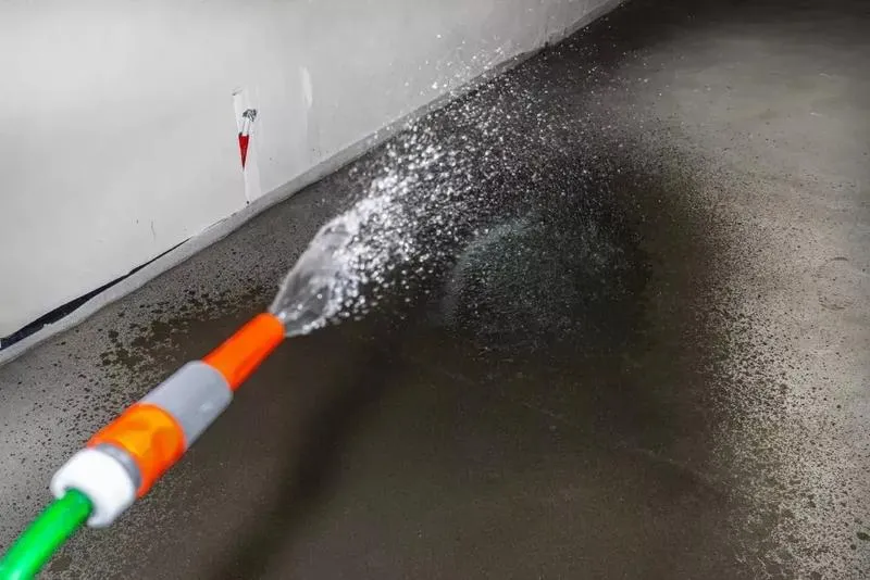 Ilość wody do betonu a warunki pogodowe