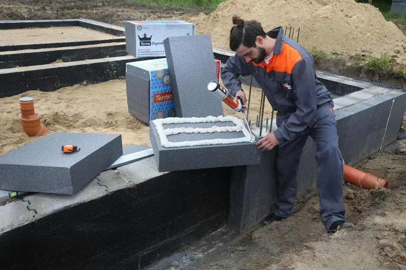 Porównanie właściwości termoizolacyjnych styropianu i styroduru